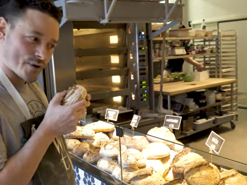 marc-andré royal dans sa boulangerie